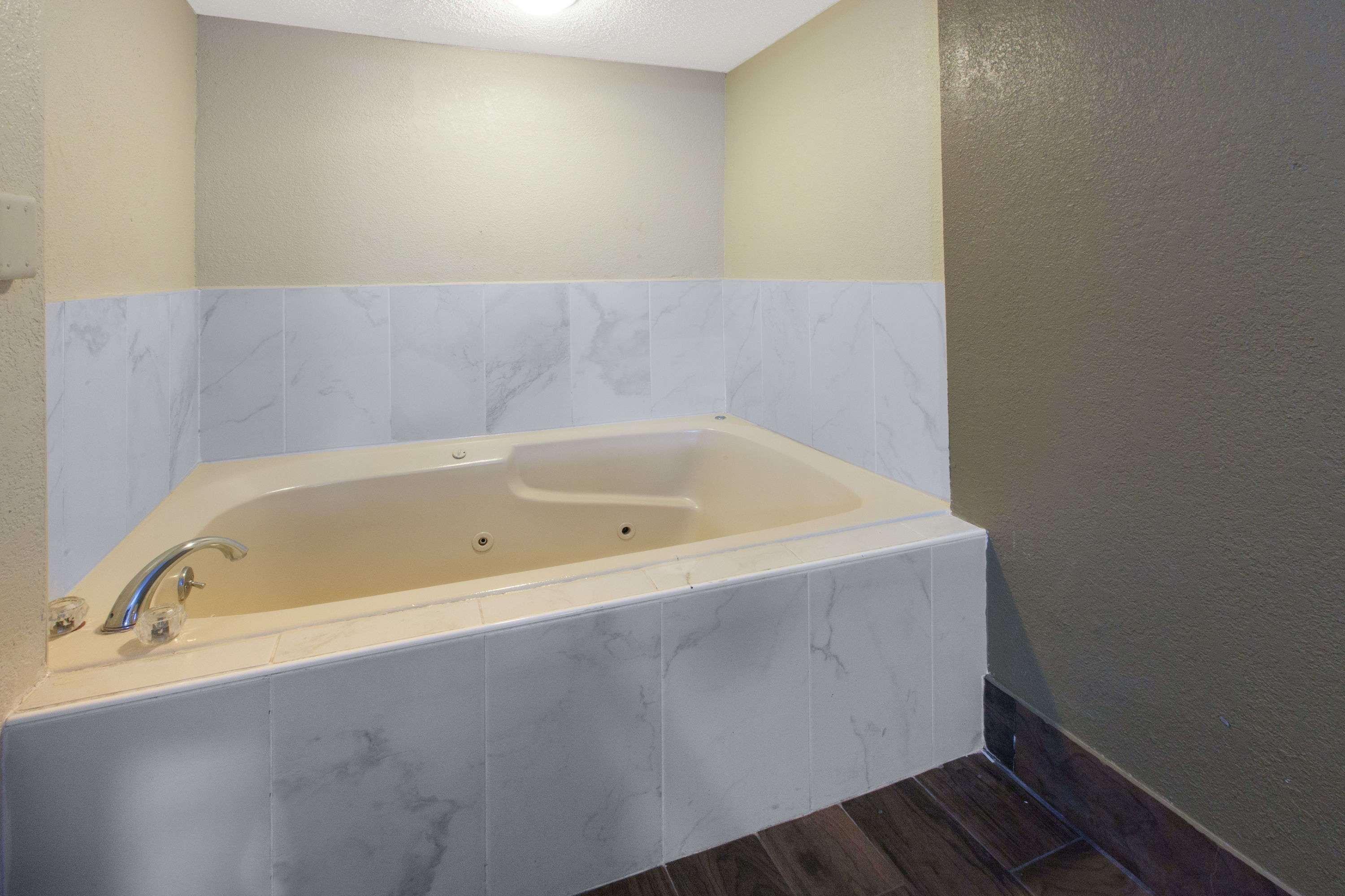 Baymont By Wyndham Downtown Hotel