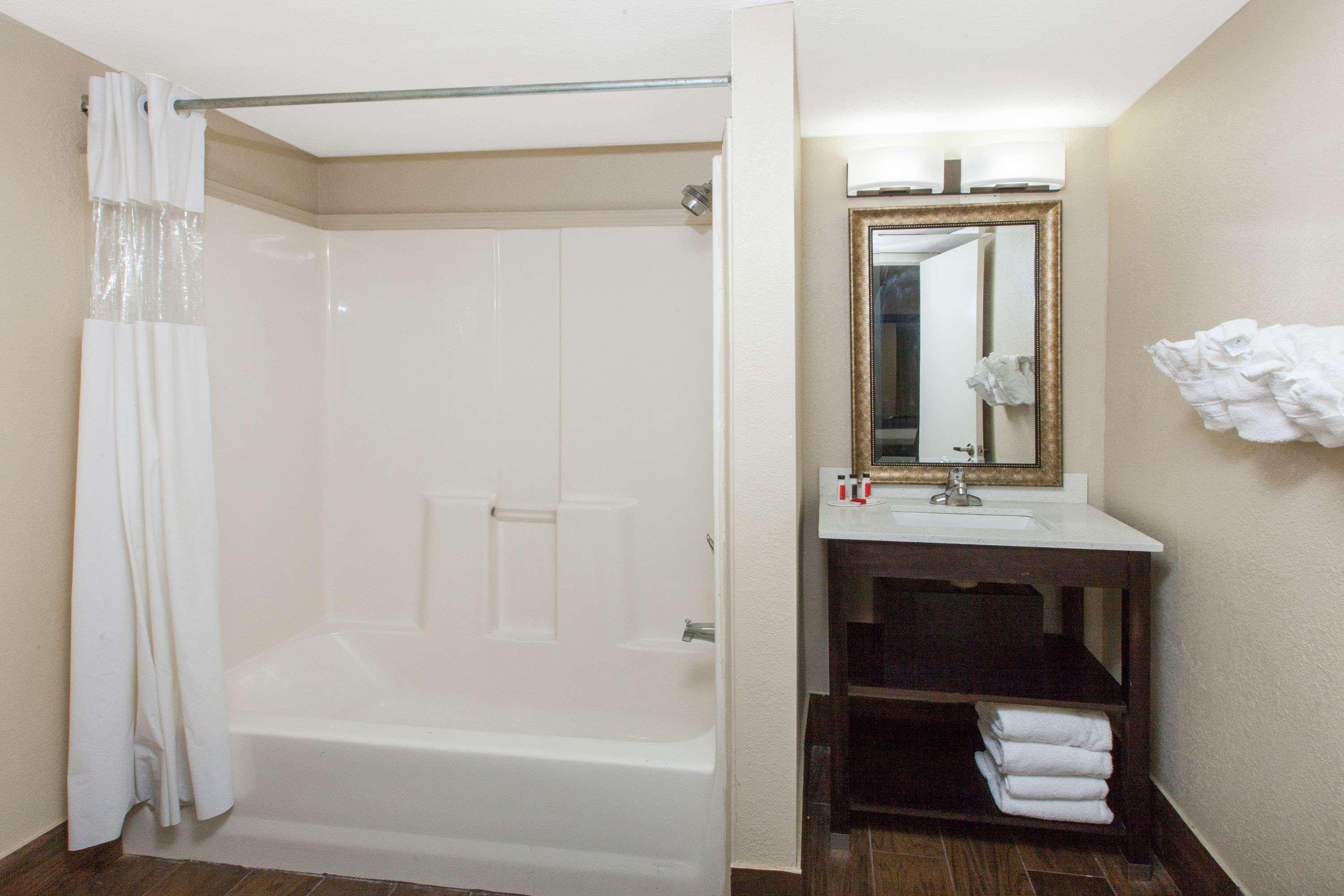 Baymont By Wyndham Downtown Hotel 2*